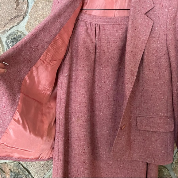 🌹Beautiful Rose coloured Vintage blazer and skirt set - Picture 11 of 13